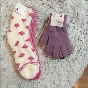 SO Woman’s Juniors 3 pair glove 2 pair sock set OSFM gloves 9-11 sock